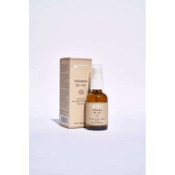 Primo piano di Nutragenix Vitamina D3 + K2 Spray per Ossa e Immunità 30ml Primo piano di Nutragenix Vitamina D3 + K2 Spray per Ossa e Immunità 30ml