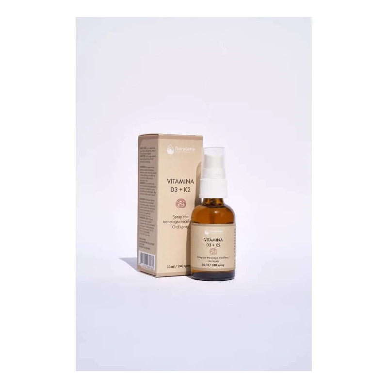 Primo piano di Nutragenix Vitamina D3 + K2 Spray per Ossa e Immunità 30ml