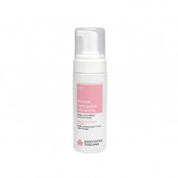 Primo piano di Biofficina Toscana Mousse Detergente alla Malva per Pulizia Delicata Viso 150ml