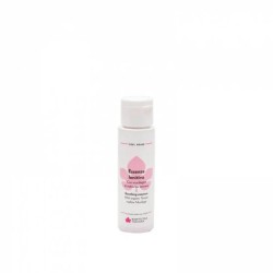 Dettaglio del packaging di Biofficina Toscana Essenza Lenitiva Viso idratante e calmante 60ml Dettaglio del packaging di Biofficina Toscana Essenza Lenitiva Viso idratante e calmante 60ml