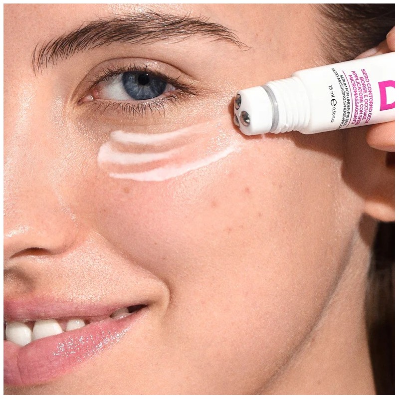 Applicazione di Veralab Depuff Roll On Contorno Occhi Leggero e Fluido 15ml Applicazione di Veralab Depuff Roll On Contorno Occhi Leggero e Fluido 15ml