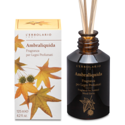 confezione di L’Erbolario Ambraliquida Fragranza Per Legni Profumati Confezione 125ml confezione di L’Erbolario Ambraliquida Fragranza Per Legni Profumati Confezione 125ml