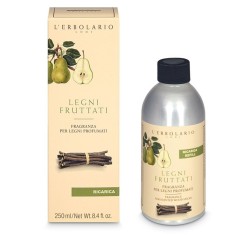 Formato di L'Erbolario Legni Fruttati Fragranza per Legni Profumati Ricarica 250 ml Formato di L'Erbolario Legni Fruttati Fragranza per Legni Profumati Ricarica 250 ml