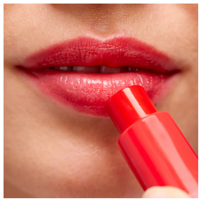 applicazione di Isdin Reparador Labial con Acido Ialuronico Balsamo Labbra Colore Rosso Stick 4g applicazione di Isdin Reparador Labial con Acido Ialuronico Balsamo Labbra Colore Rosso Stick 4g